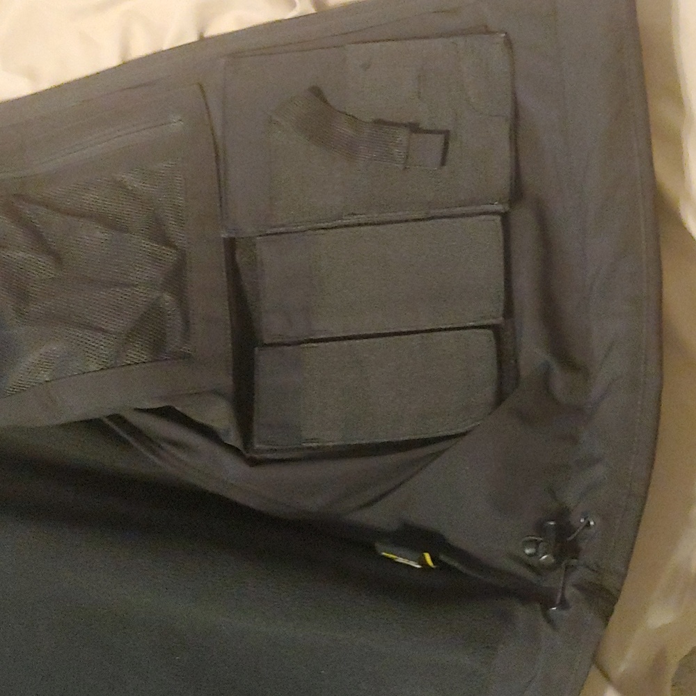 Hunter's Vest - Picture 3 of 5